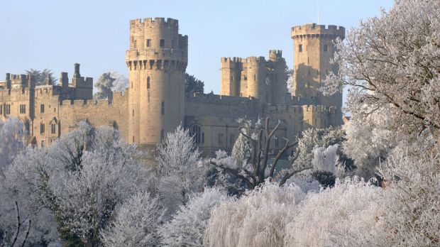 BX9REW Warwick Castle in winter Credit: Alamy one time use for Traveller only FEE APPLIES